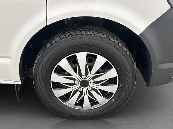 Volkswagen Caravelle 28 of 28