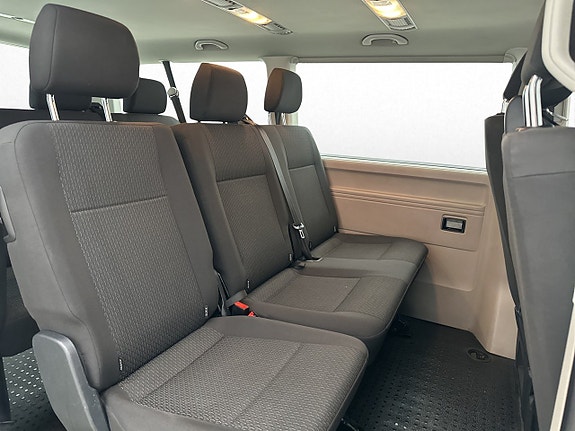 Volkswagen Caravelle 22 of 28
