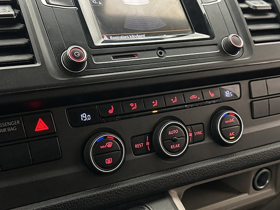 Volkswagen Caravelle 19 of 28