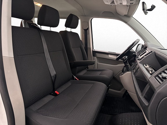 Volkswagen Caravelle 23 of 28