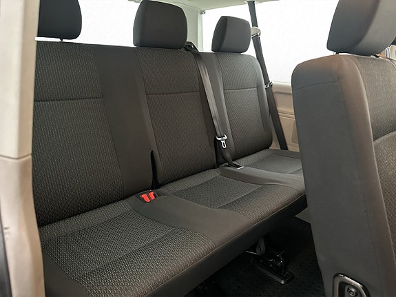 Volkswagen Caravelle 21 of 28