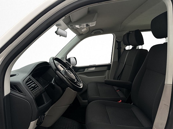 Volkswagen Caravelle 13 of 28