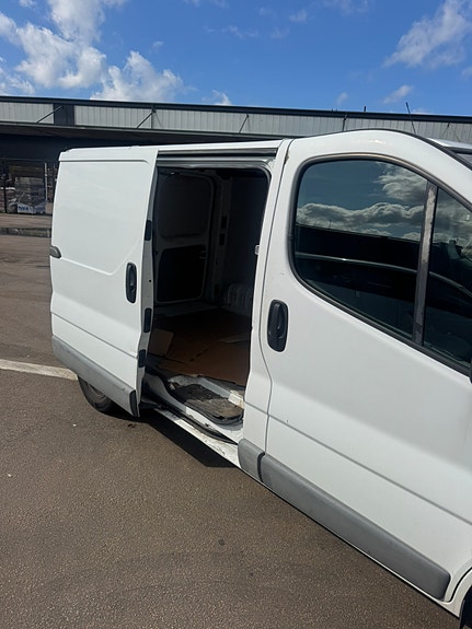 Renault Trafic 4 of 8