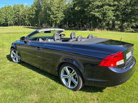 Volvo C70 2 of 6
