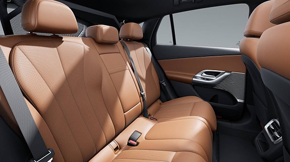 Mercedes-Benz GLC300 8 of 9