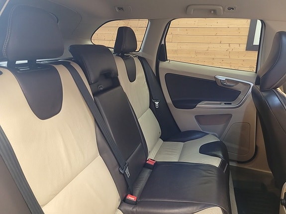 Volvo XC60 19 of 26