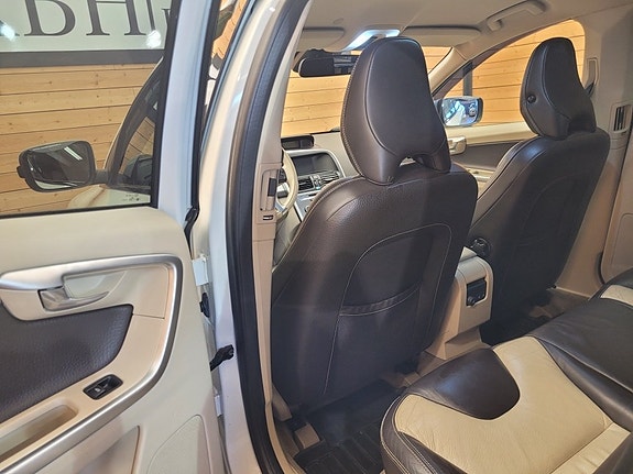 Volvo XC60 15 of 26
