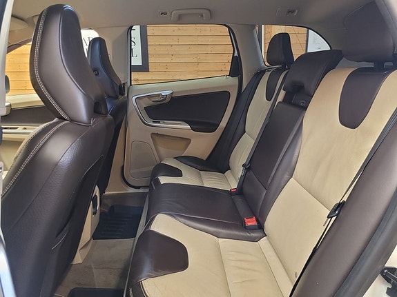 Volvo XC60 16 of 26