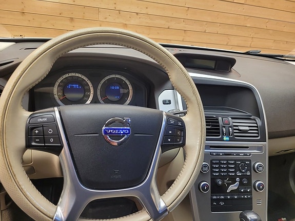 Volvo XC60 11 of 26