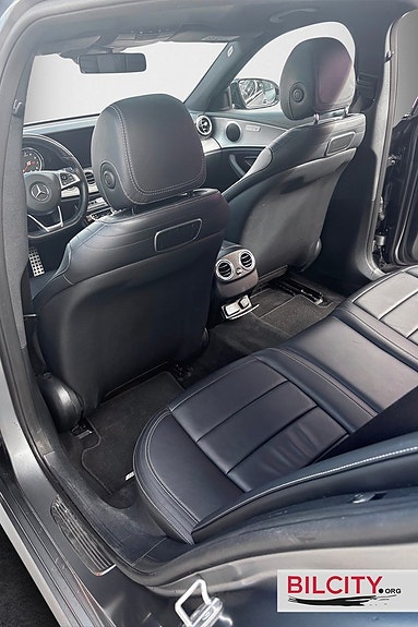 Mercedes-Benz E400 13 of 23