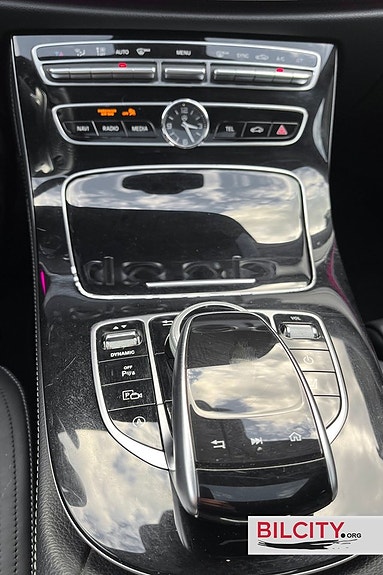 Mercedes-Benz E400 16 of 23