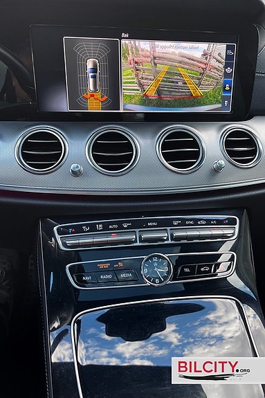 Mercedes-Benz E400 18 of 23