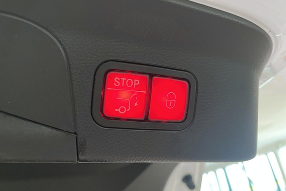 Mercedes-Benz GLC300 e 14 of 18