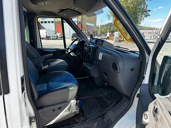 Ford Transit 9 of 13
