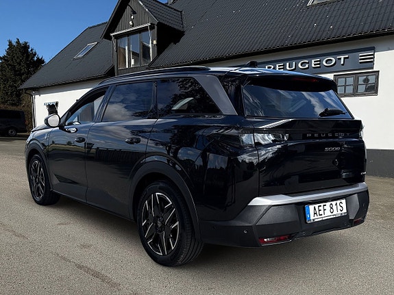 Peugeot 5008 2 of 4