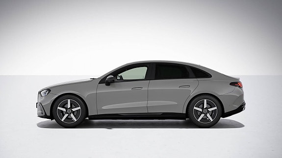 Mercedes-Benz C400 2 of 9