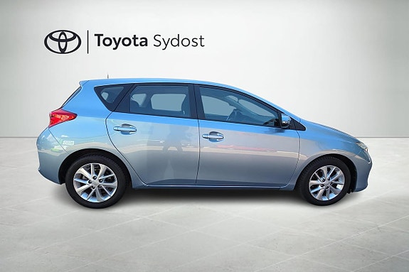 Toyota Auris 6 of 18