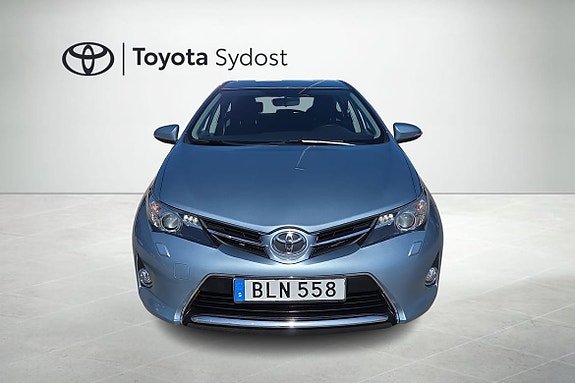 Toyota Auris 7 of 18