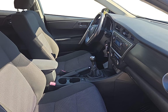 Toyota Auris 14 of 18