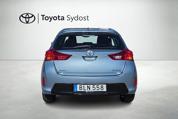 Toyota Auris 8 of 18