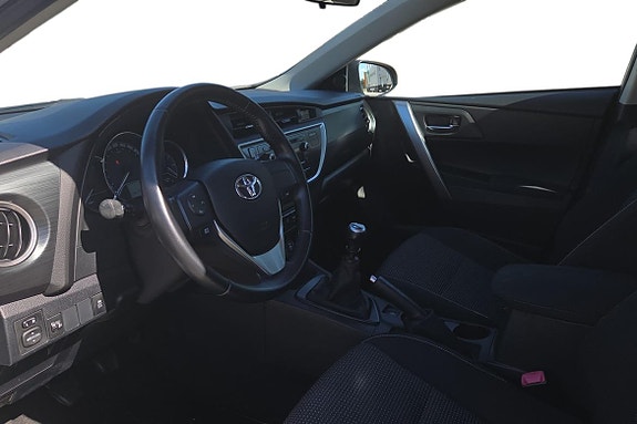 Toyota Auris 9 of 18