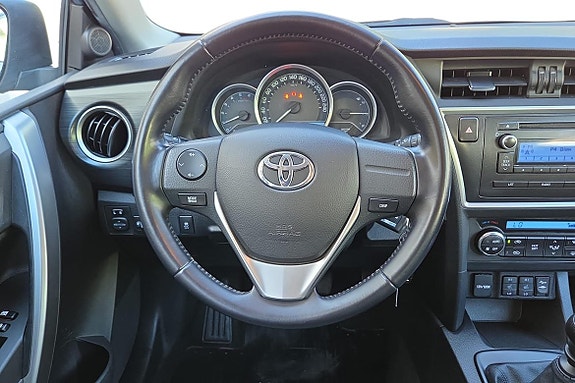 Toyota Auris 10 of 18