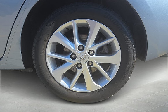 Toyota Auris 17 of 18