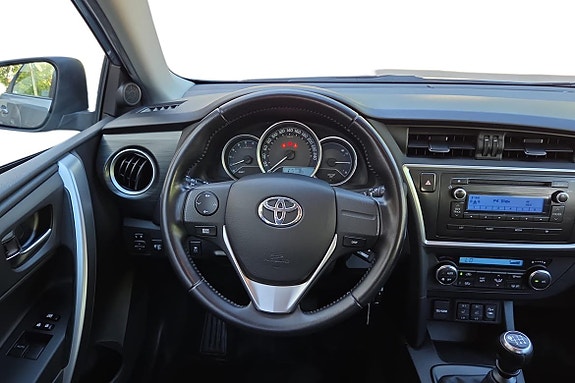 Toyota Auris 11 of 18