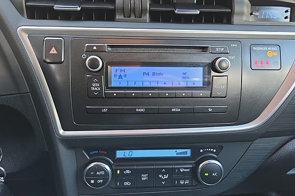 Toyota Auris 13 of 18