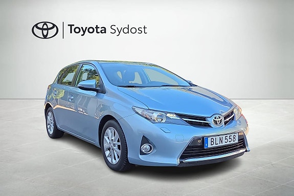 Toyota Auris 2 of 18
