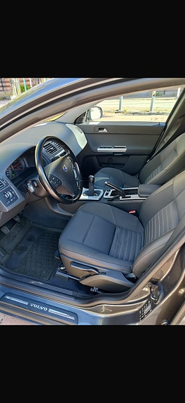 Volvo V50 4 of 5