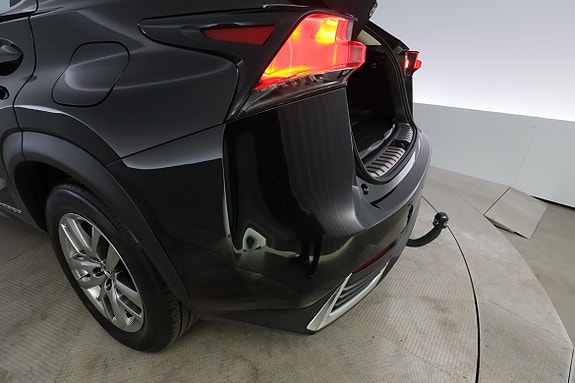 Lexus NX300h 7 of 30