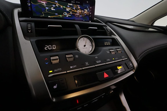 Lexus NX300h 25 of 30