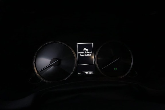 Lexus NX300h 27 of 30
