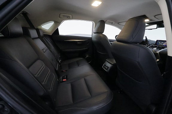 Lexus NX300h 22 of 30