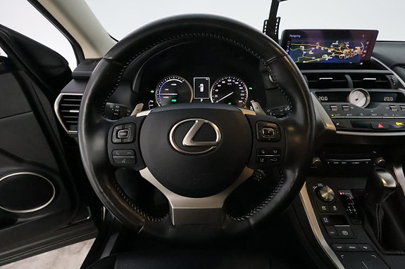 Lexus NX300h 15 of 30
