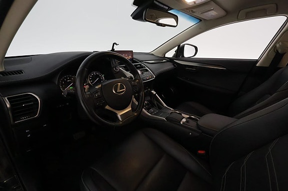 Lexus NX300h 12 of 30