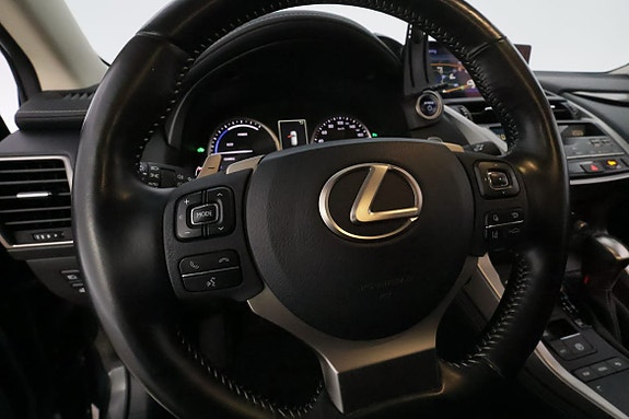 Lexus NX300h 16 of 30