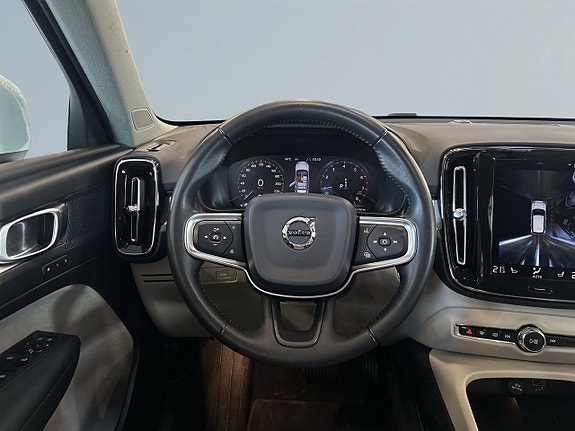Volvo XC40 9 of 19