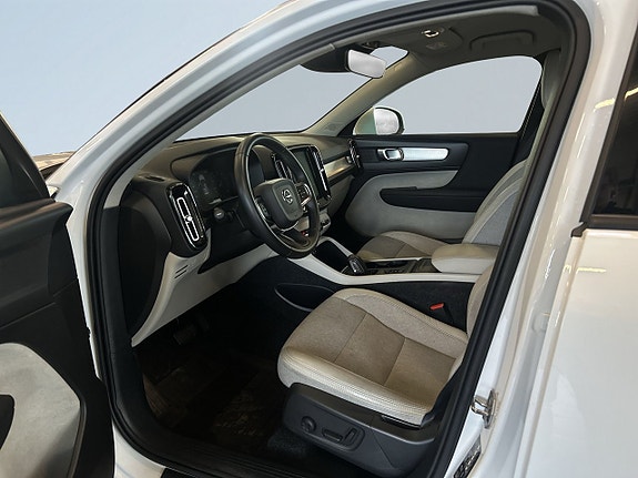 Volvo XC40 7 of 19