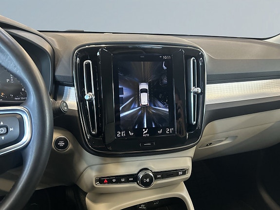 Volvo XC40 11 of 19