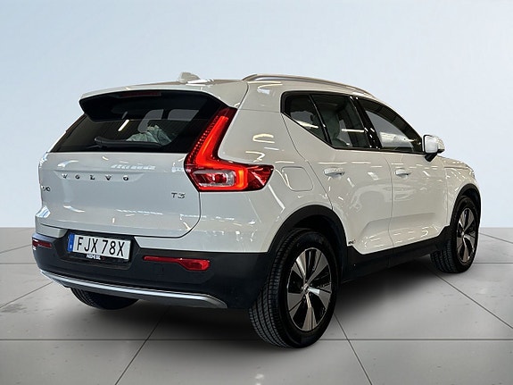 Volvo XC40 6 of 19