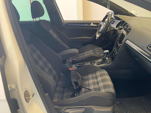 Volkswagen Golf I 4 of 16