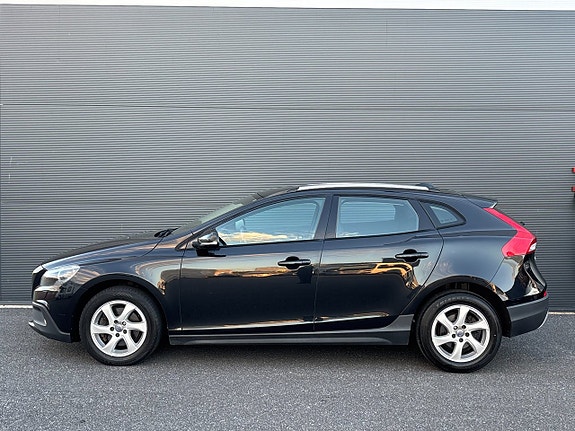 Volvo V40 Cross Country 2 of 20