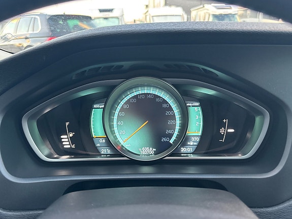 Volvo V40 Cross Country 12 of 20