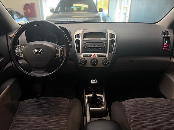Kia Ceed 8 of 19