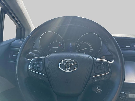 Toyota Avensis 9 of 12