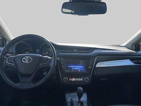 Toyota Avensis 8 of 12