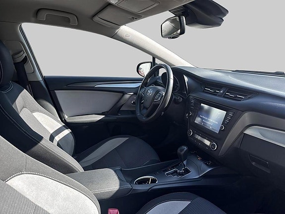Toyota Avensis 6 of 12