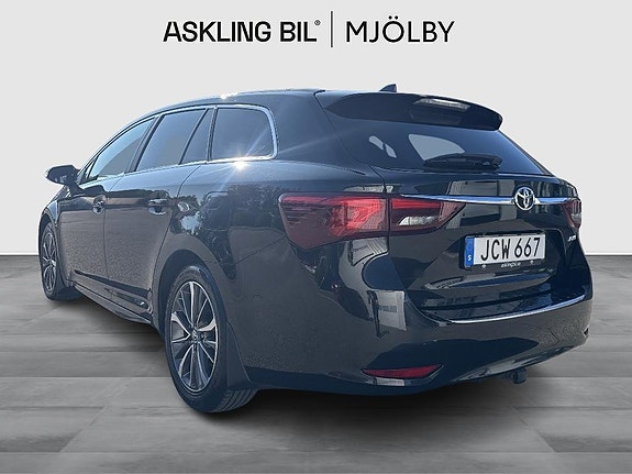 Toyota Avensis 2 of 12